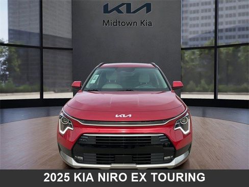 Used 2025 Kia Niro EX Touring image 8