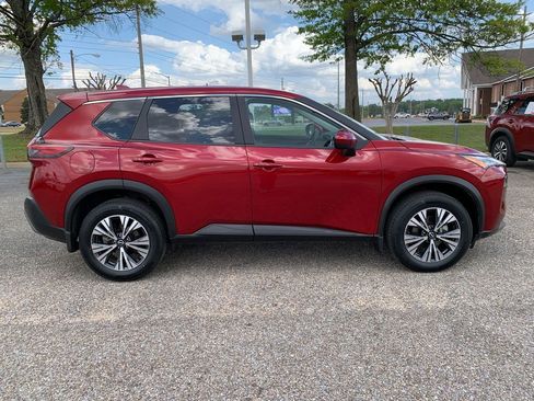 Used 2023 Nissan Rogue SV FWD image 2