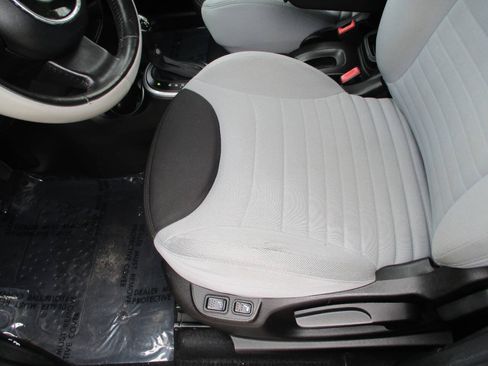 Used 2014 FIAT 500L Easy w/ Popular Equipment Group FWD image 5