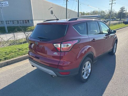 Used 2017 Ford Escape SE w/ Equipment Group 201A image 3