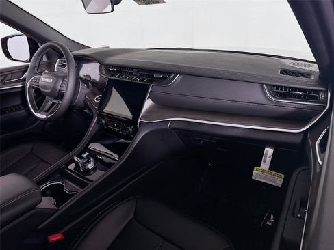 New 2025 Jeep Grand Cherokee L Limited w/ Trailer Tow Package image 24