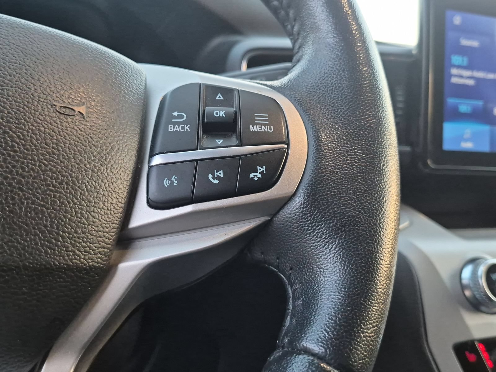 Used 2023 Ford Explorer XLT w/ Equipment Group 202A AWD/4WD image 24