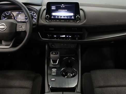 Used 2025 Nissan Rogue SV FWD image 21