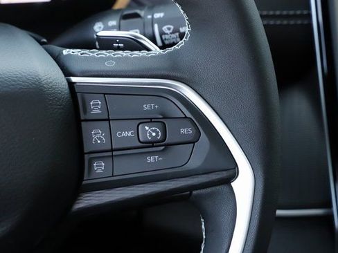 New 2025 Jeep Grand Cherokee Altitude AWD/4WD image 22