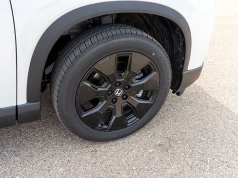 Used 2026 Honda Pilot Black Edition image 9