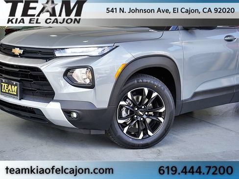 Used 2023 Chevrolet TrailBlazer LT w/ Convenience Package FWD image 3