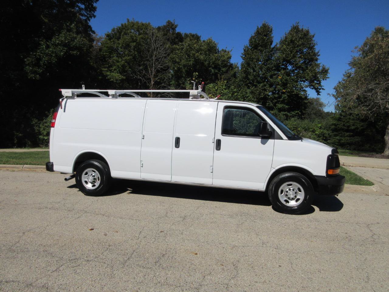 Used 2016 Chevrolet Express 3500 Extended RWD image 6