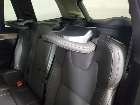 Used 2025 Volvo XC90 T8 Ultra w/ Protection Package Premier AWD/4WD image 13