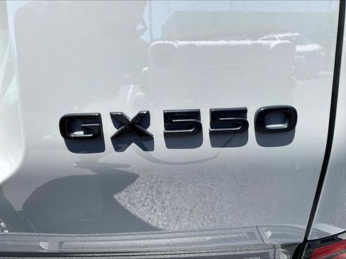 Used 2024 Lexus GX 550 w/ Accessory Package (31) AWD/4WD image 24
