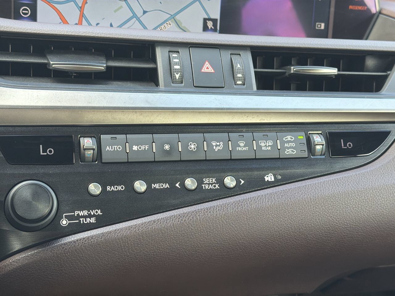 Used 2019 Lexus ES 300h w/ Accessory Package 2 FWD image 25