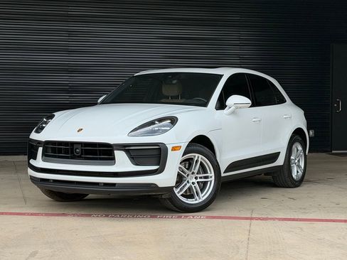 Certified 2023 Porsche Macan AWD/4WD image 1