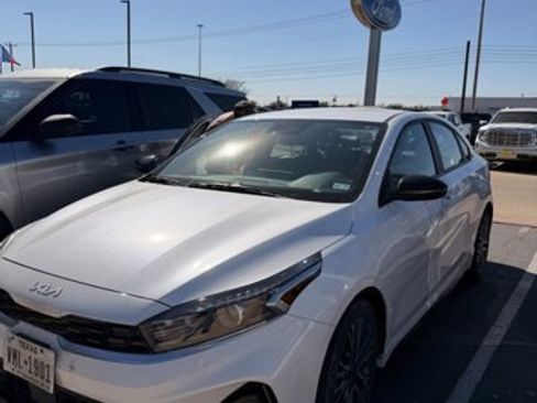 Used 2024 Kia Forte GT-Line image 2