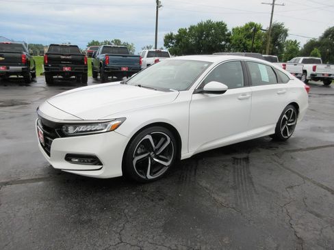 Used 2018 Honda Accord Sport image 10