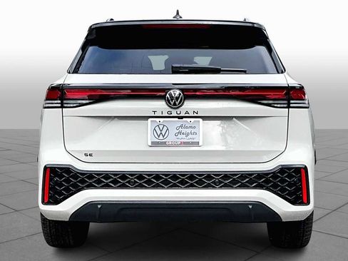 New 2026 Volkswagen Tiguan SE R-Line image 4