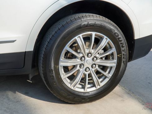 Used 2017 Cadillac XT5 Luxury w/ Driver Awareness Package image 10