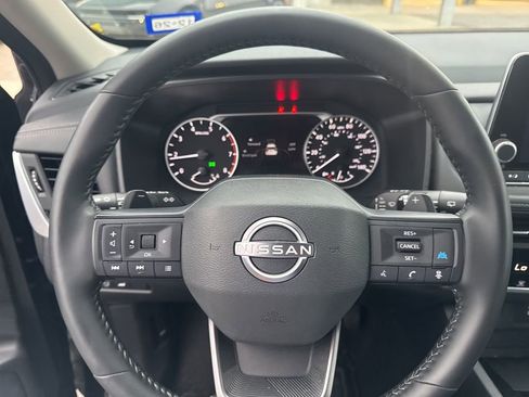 Used 2025 Nissan Rogue SV FWD image 11