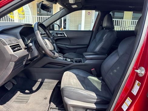 Used 2022 Mitsubishi Outlander SE image 30