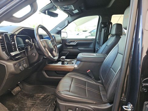 Certified 2022 Chevrolet Silverado 1500 High Country w/ Technology Package image 6