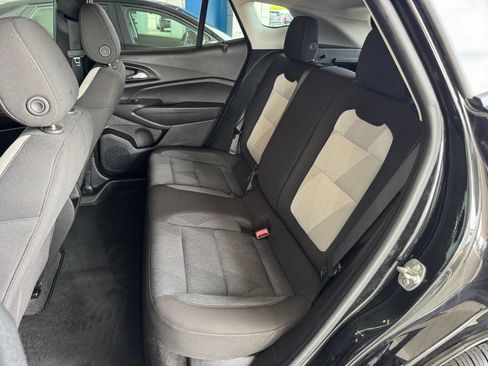 Used 2024 Chevrolet Trax LS w/ LS Convenience Package FWD image 19