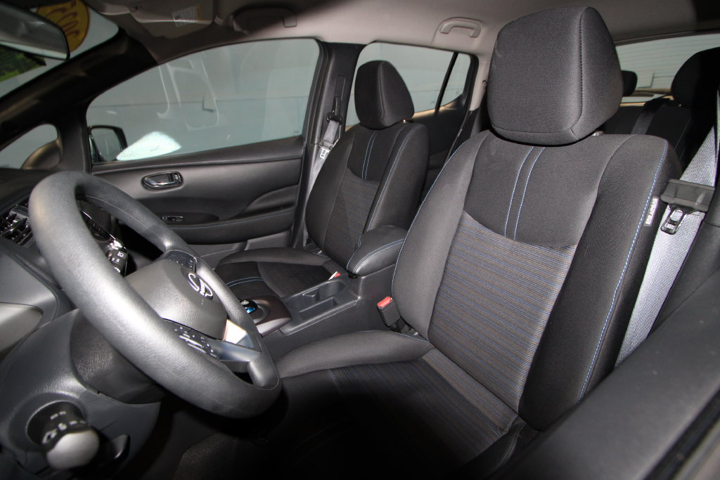 Used 2025 Nissan Leaf S FWD image 4