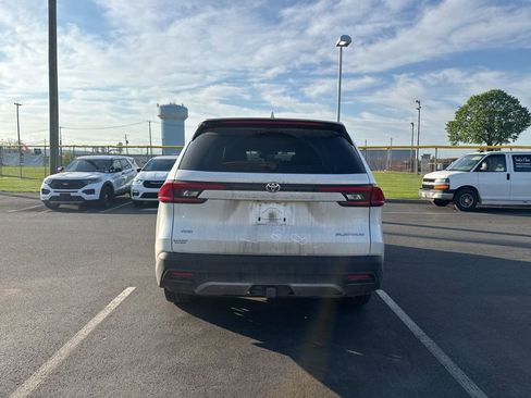 Used 2024 Toyota Grand Highlander Platinum image 3