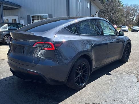 Used 2022 Tesla Model Y Long Range image 3