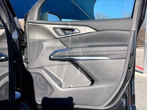 Used 2025 Chevrolet Traverse LT image 22