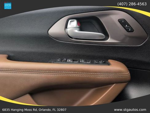 Used 2018 Chrysler Pacifica Limited w/ Tire & Wheel Group image 11