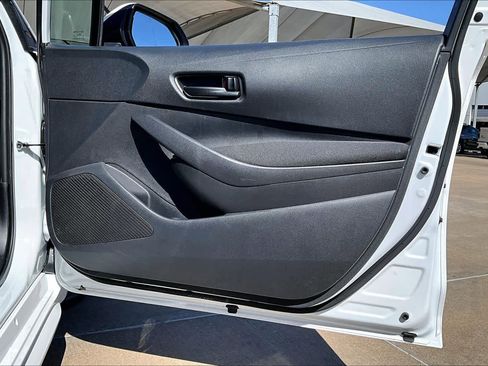 Used 2025 Toyota Corolla LE image 25