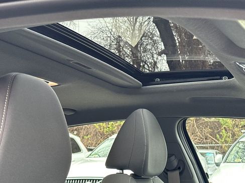 Used 2024 Hyundai Elantra SEL w/ Convenience Package image 9