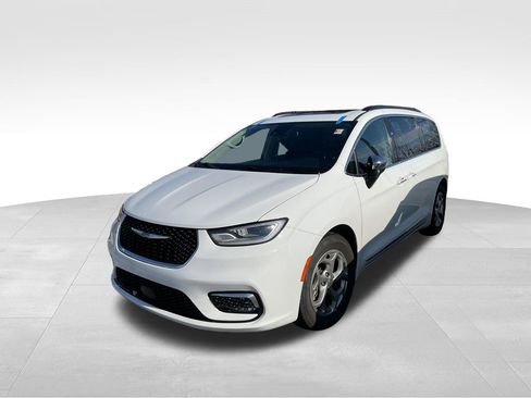 Used 2023 Chrysler Pacifica Limited image 4