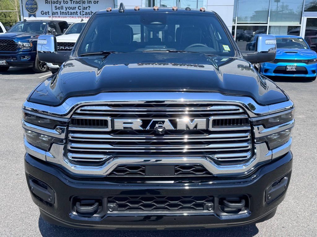 Used 2025 RAM 3500 Limited AWD/4WD image 2