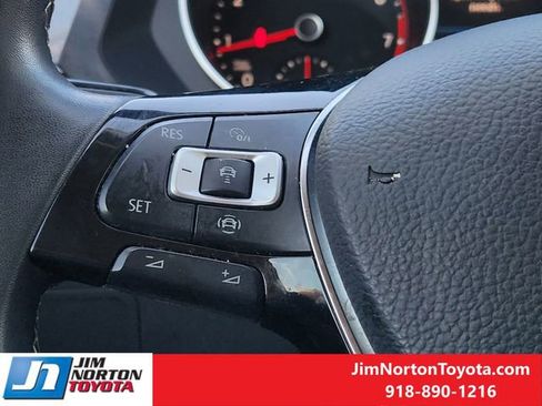 Used 2021 Volkswagen Tiguan SE image 29