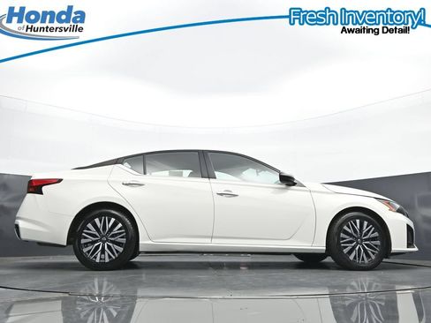 Used 2025 Nissan Altima 2.5 SV FWD image 30
