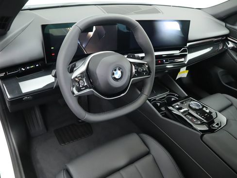 Certified 2025 BMW 530i 530i image 9