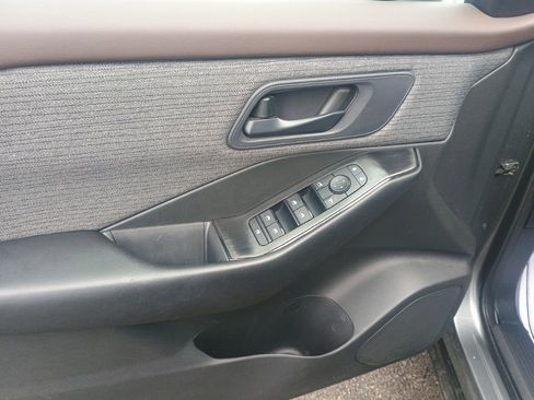 Used 2023 Nissan Rogue S AWD/4WD image 10