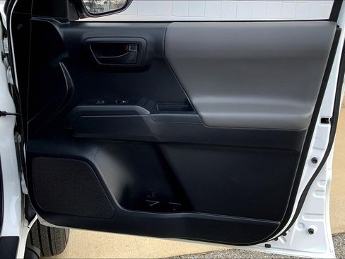 Used 2019 Toyota Tacoma SR AWD/4WD image 23
