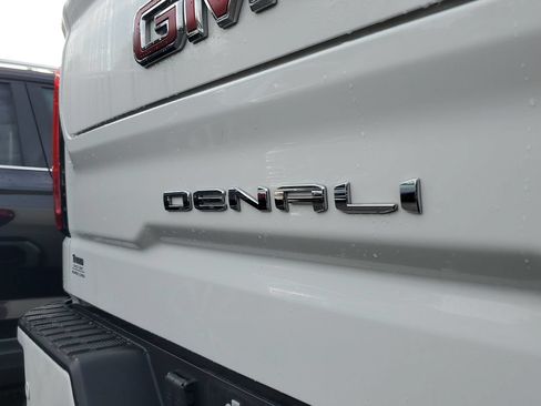 Used 2024 GMC Sierra 1500 Denali RWD image 8