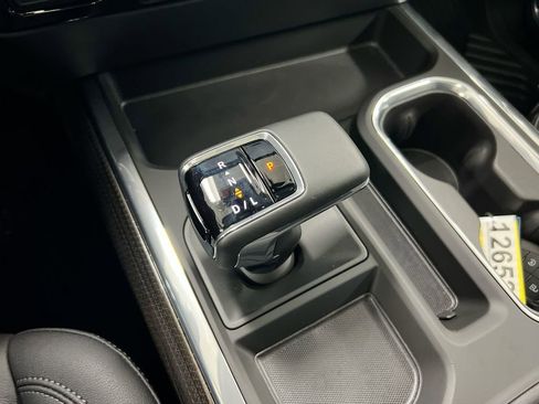 Used 2025 Chevrolet Silverado 1500 LT Trail Boss w/ LT Trail Boss Premium Package AWD/4WD image 17