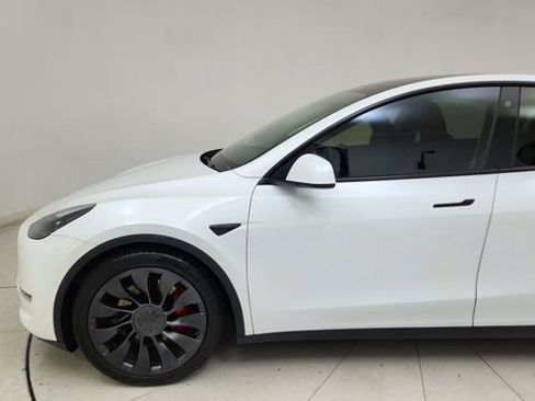 Used 2022 Tesla Model Y Performance image 4