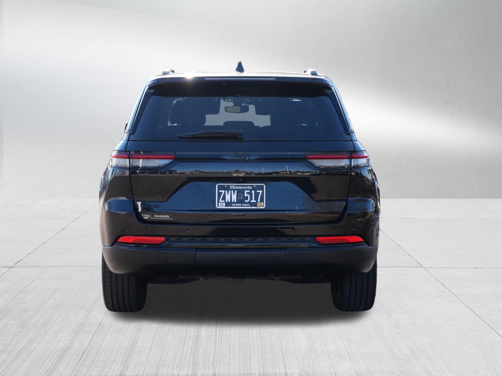 Used 2023 Jeep Grand Cherokee Altitude AWD/4WD image 6