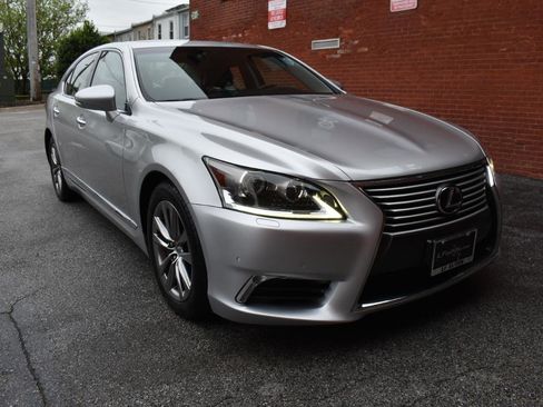 Used 2015 Lexus LS 460 AWD w/ Comfort Package image 10