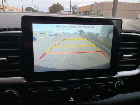 Used 2021 Hyundai Venue SE image 8