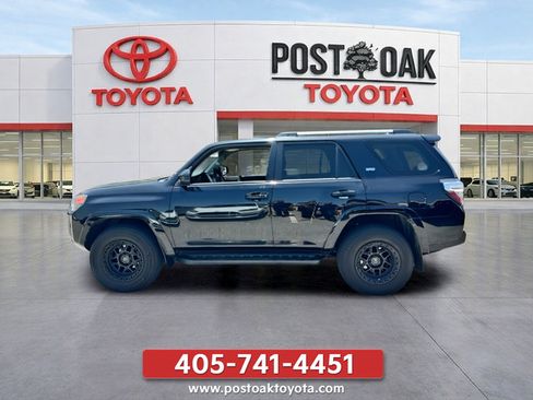 Used 2021 Toyota 4Runner SR5 AWD/4WD image 9