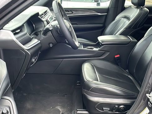 Used 2024 Jeep Grand Cherokee L Limited w/ Luxury Tech Group II image 4