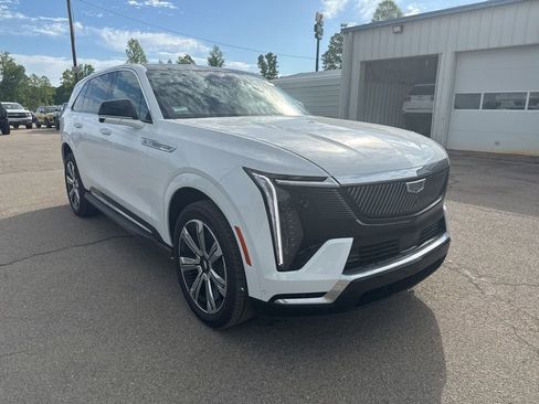 Used 2025 Cadillac Escalade IQ Luxury 1 w/ Smart Trailering package AWD/4WD image 4