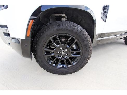Used 2023 Land Rover Defender 110 AWD/4WD image 29