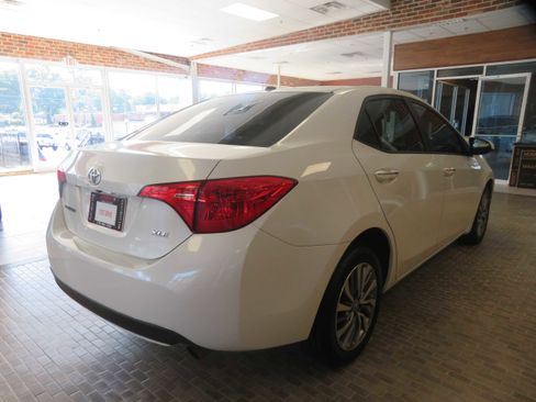 Used 2017 Toyota Corolla XLE FWD image 4