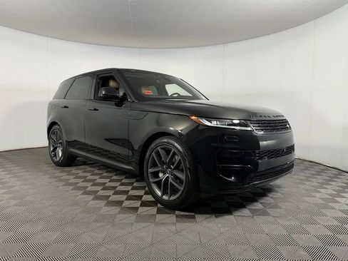 Used 2025 Land Rover Range Rover Sport SE AWD/4WD image 2