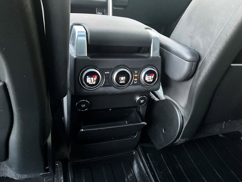 Used 2020 Land Rover Discovery Landmark AWD/4WD image 30